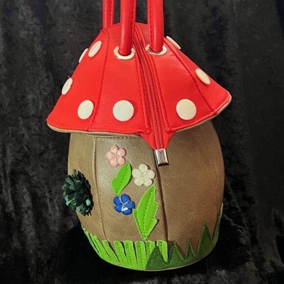 Mushroom-shaped purse with flower and grass details, 2 handles - Picture 7 of 16